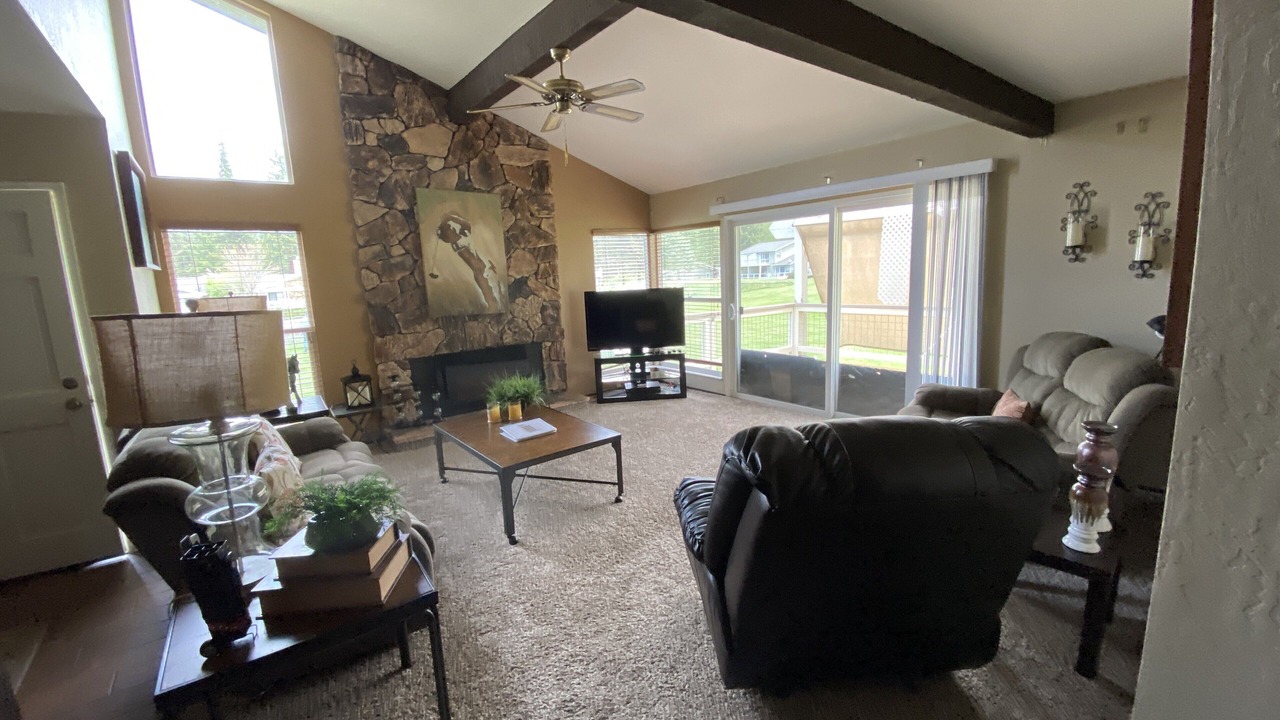 Photo of Livingroom in Plumas Eureka Estates