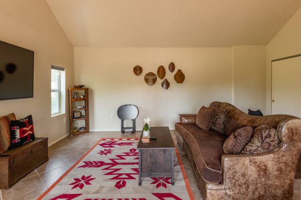 Photo of Livingroom in Black Canyon City