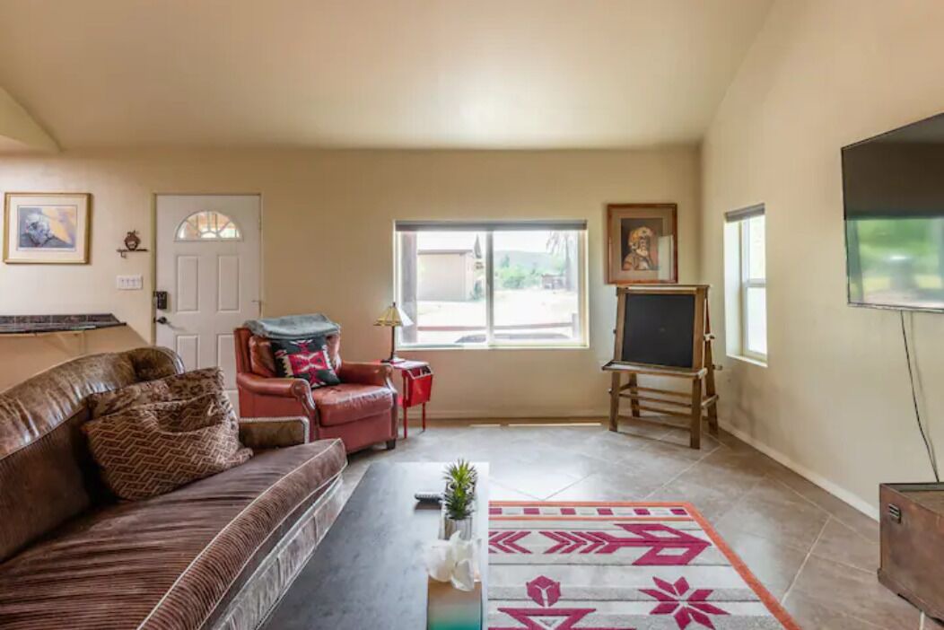 Photo of Livingroom in Black Canyon City