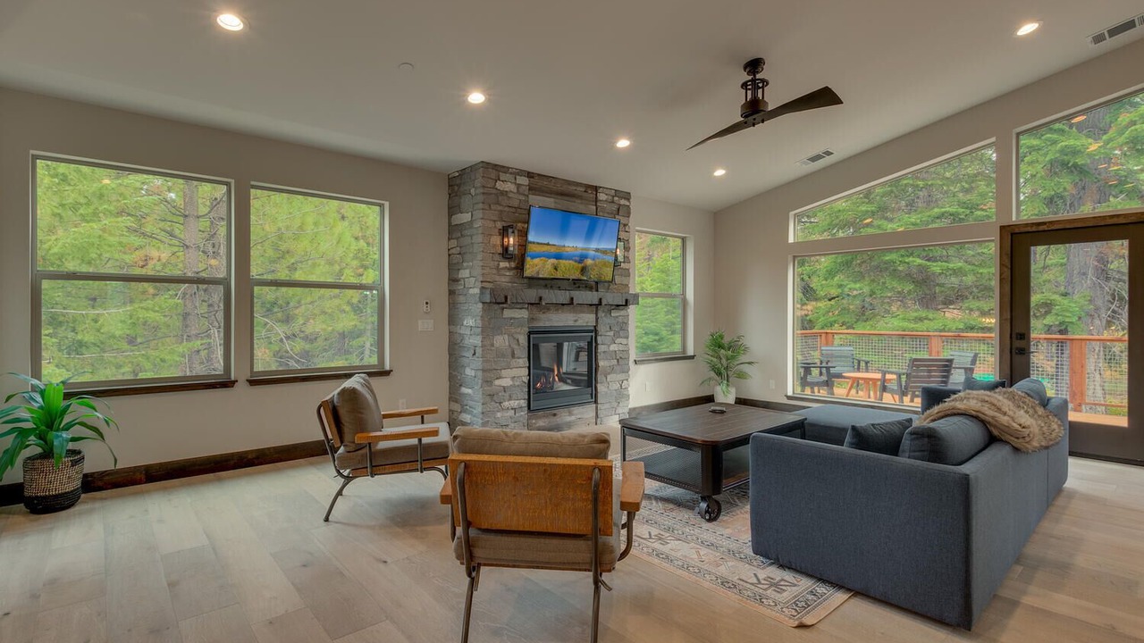 Photo of Livingroom in Angora Highlands