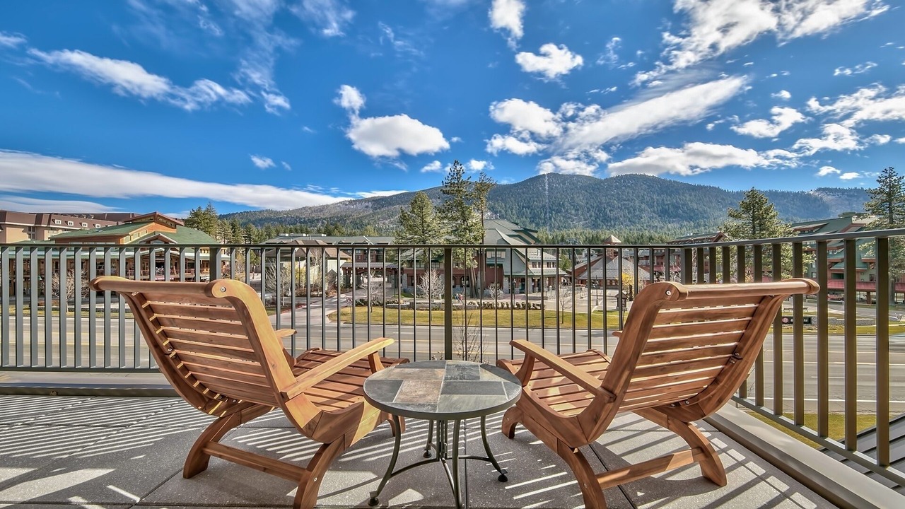 Photo of Patio Balcony in Lakeside Park