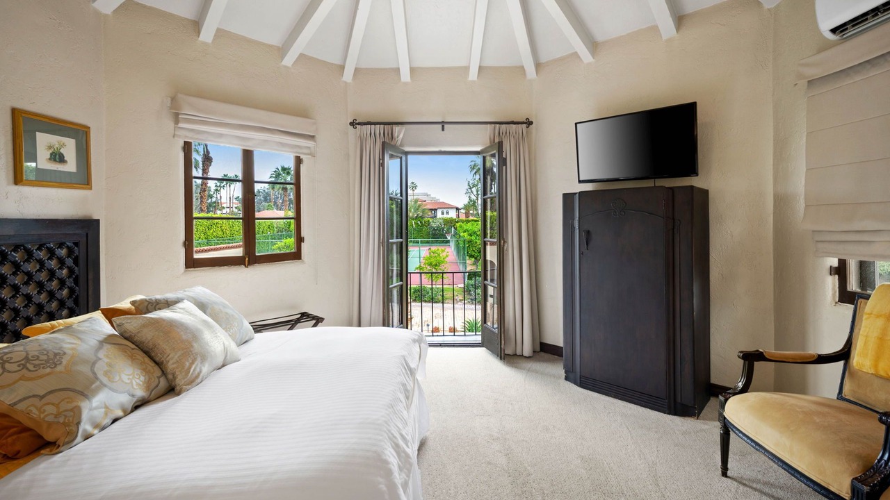Photo of Patio Balcony in The Movie Colony