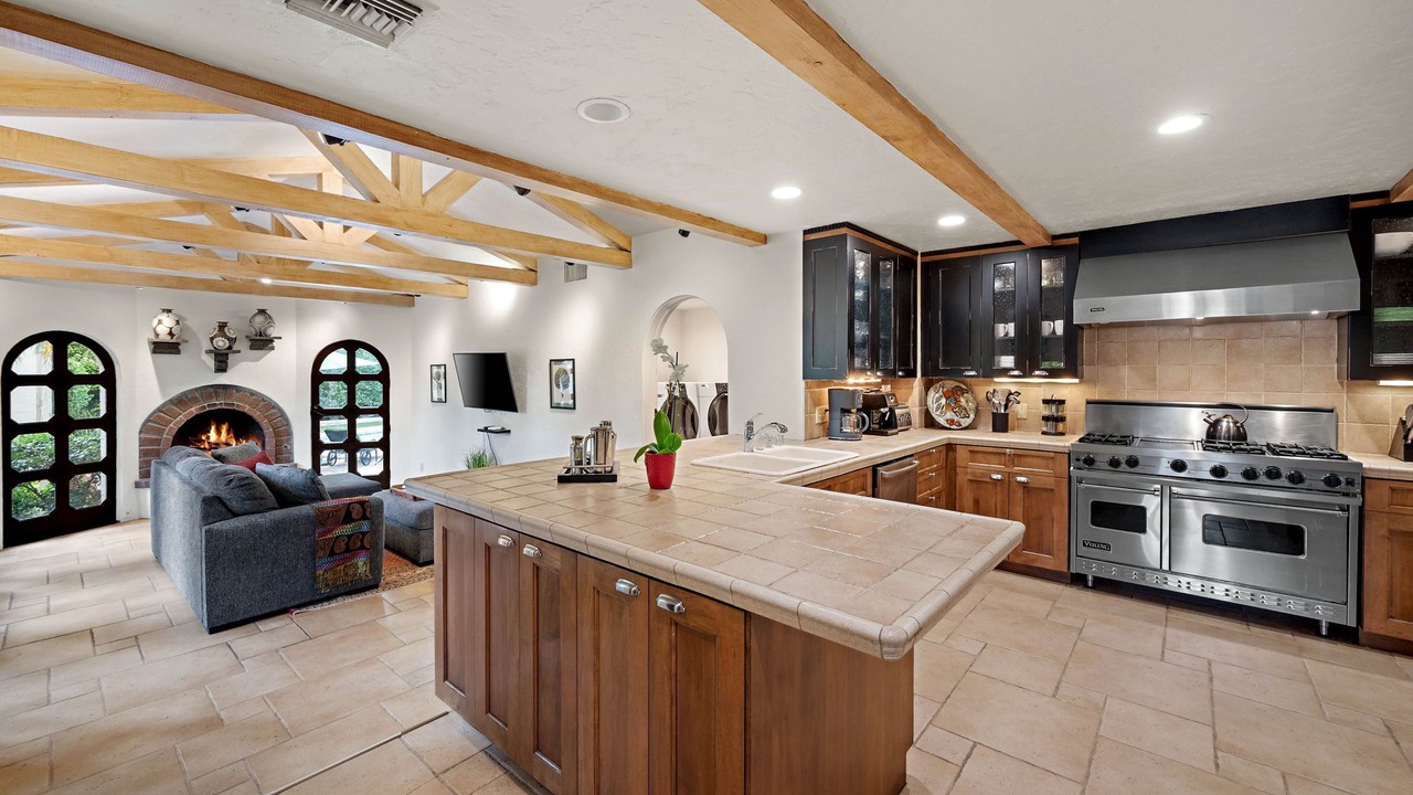 Photo of Livingroom in The Movie Colony