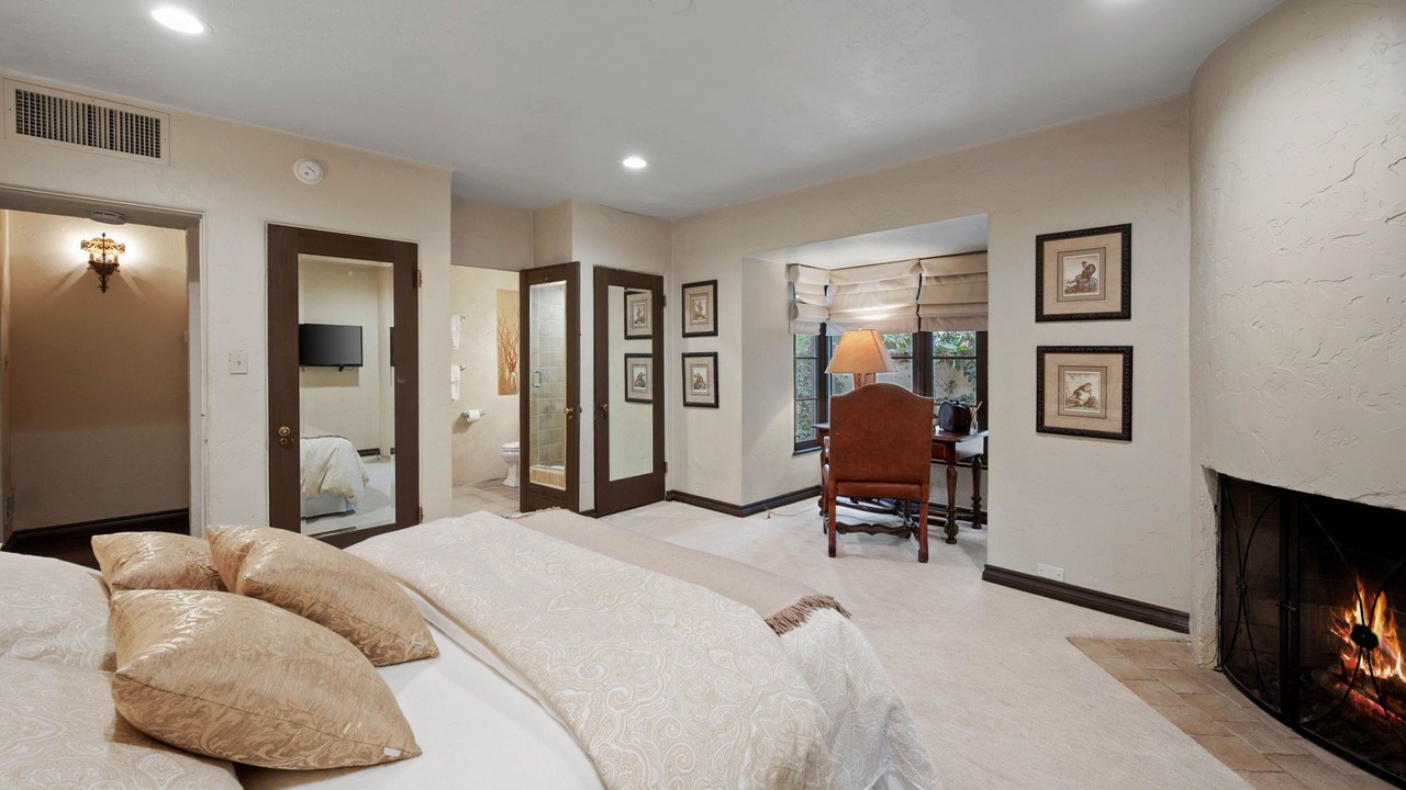 Photo of Livingroom in The Movie Colony