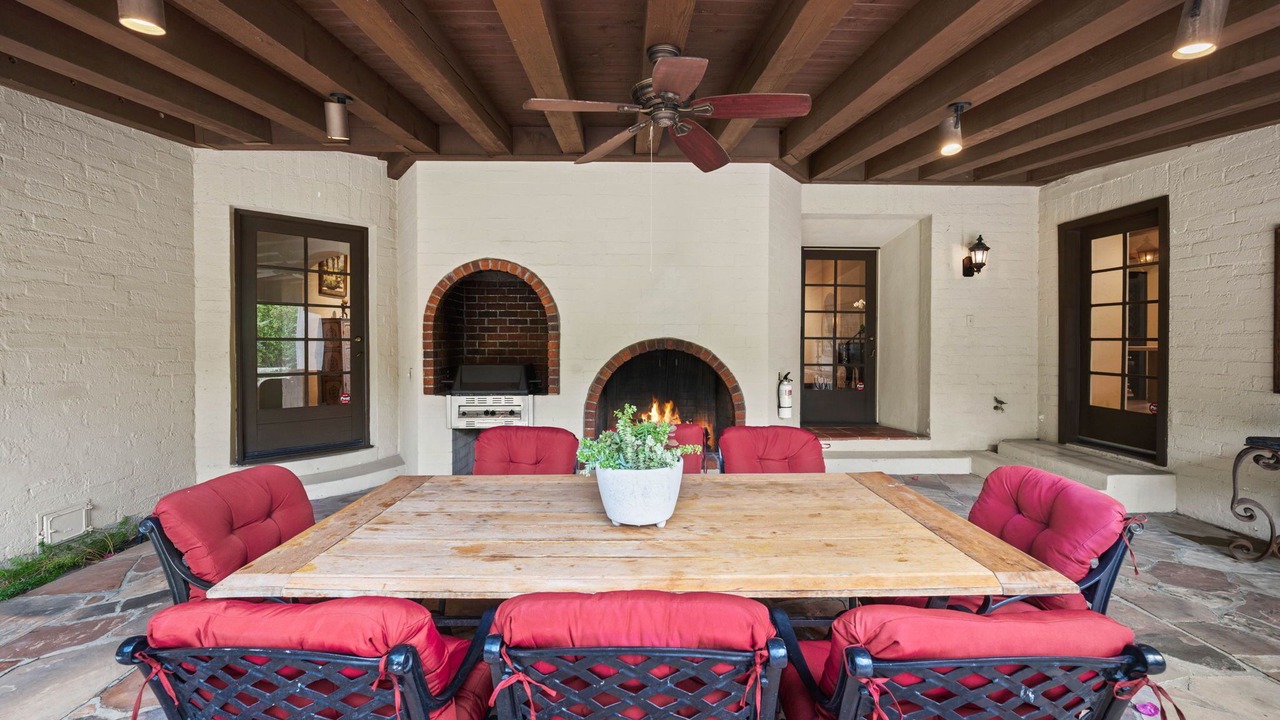 Photo of Livingroom in The Movie Colony