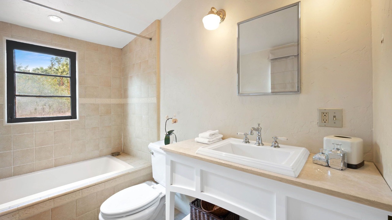 Photo of Bathroom in The Movie Colony