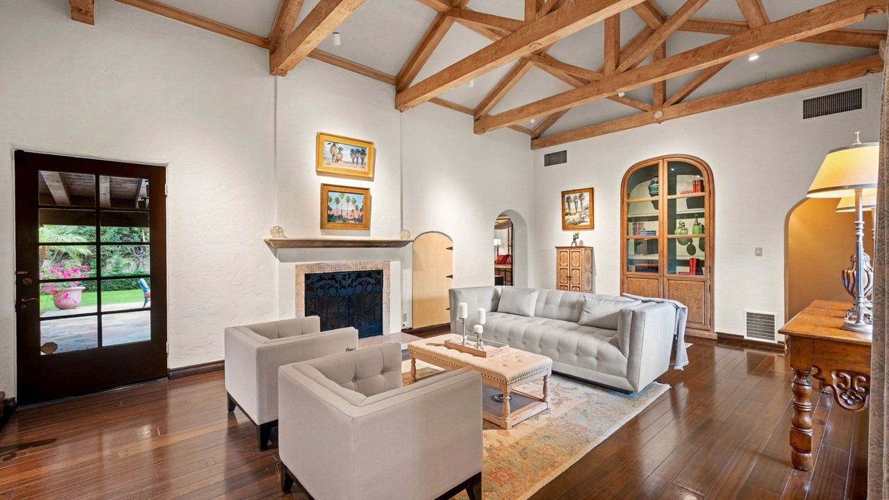 Photo of Livingroom in The Movie Colony