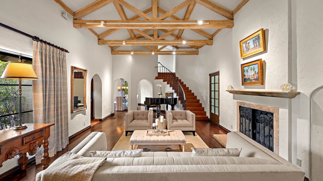 Photo of Livingroom in The Movie Colony