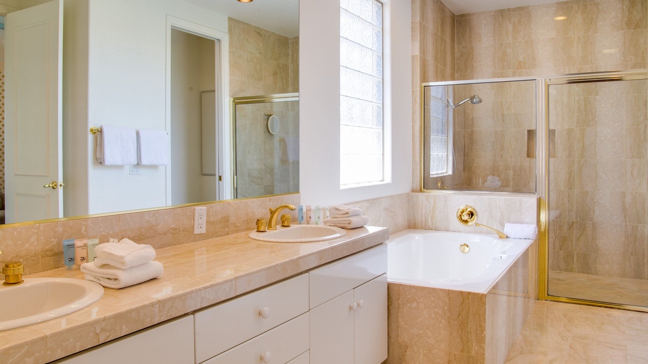 Photo of Bathroom in The Movie Colony