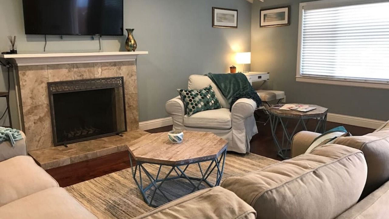 Photo of Livingroom in Stanford