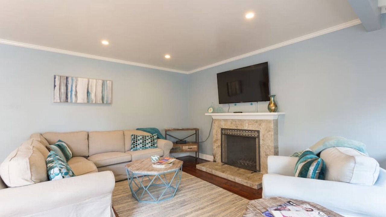 Photo of Livingroom in Stanford