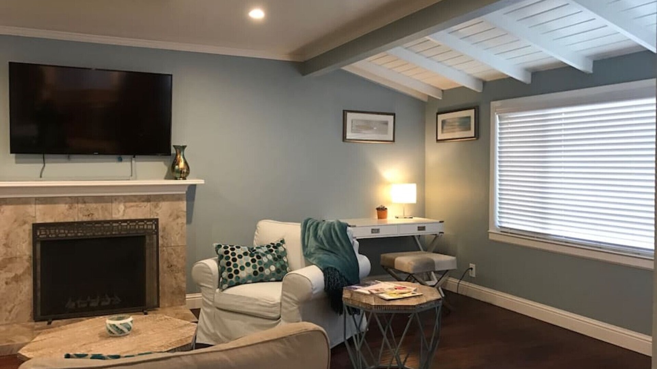 Photo of Livingroom in Stanford