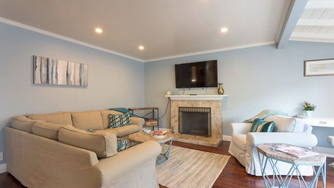 Photo of Livingroom in Stanford
