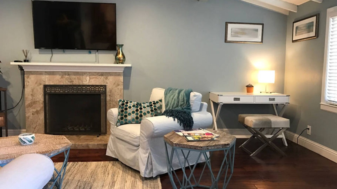 Photo of Livingroom in Stanford