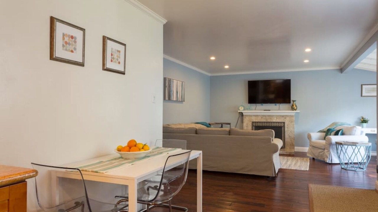 Photo of Livingroom in Stanford