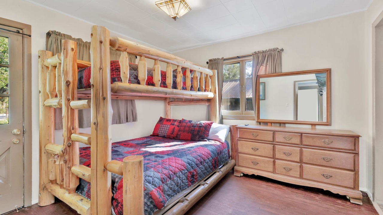 Photo of Bedroom in Big Bear Lake
