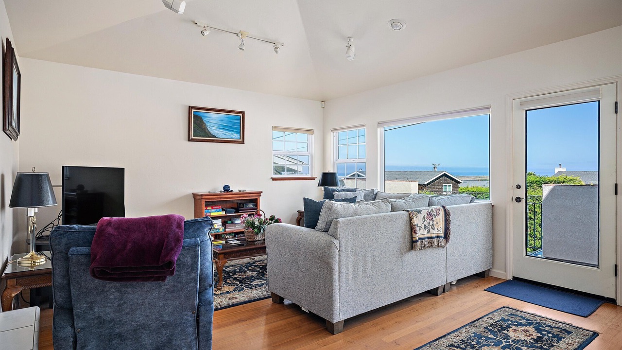 Photo of Livingroom in Marine Terrace