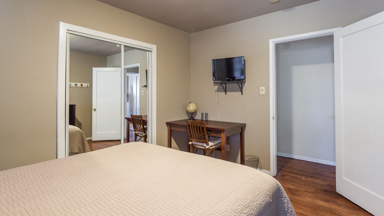 Photo of Bedroom in Mid City