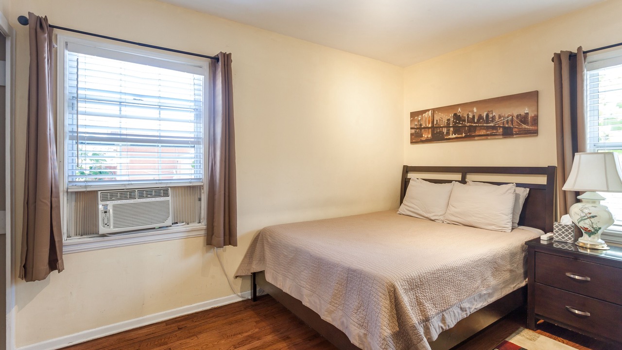 Photo of Bedroom in Mid City