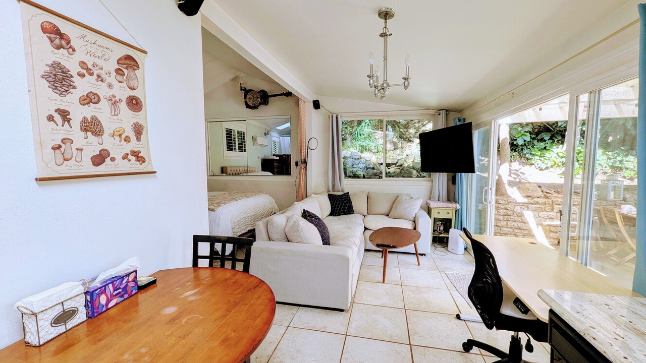 Photo of Bedroom in Beverly Glen