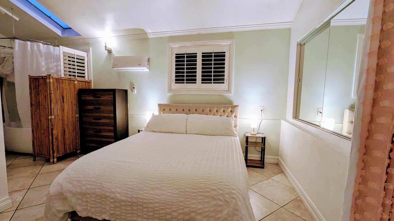 Photo of Bedroom in Beverly Glen