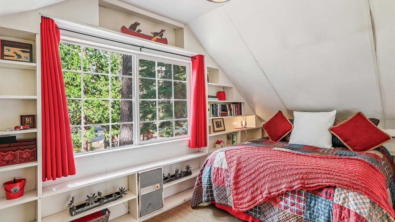 Photo of Bedroom in Pineland