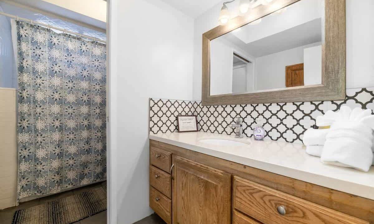 Photo of Bathroom in Summit Estates
