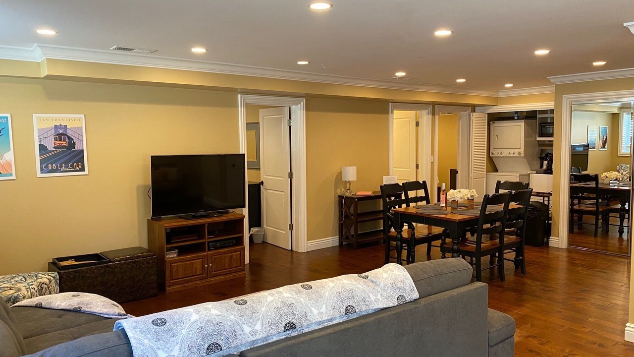 Photo of Livingroom in Mount Davidson Manor