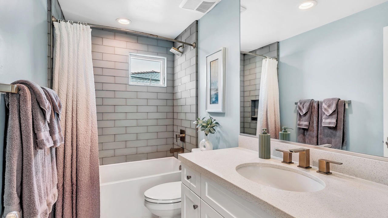 Photo of Bathroom in Central Mission Beach