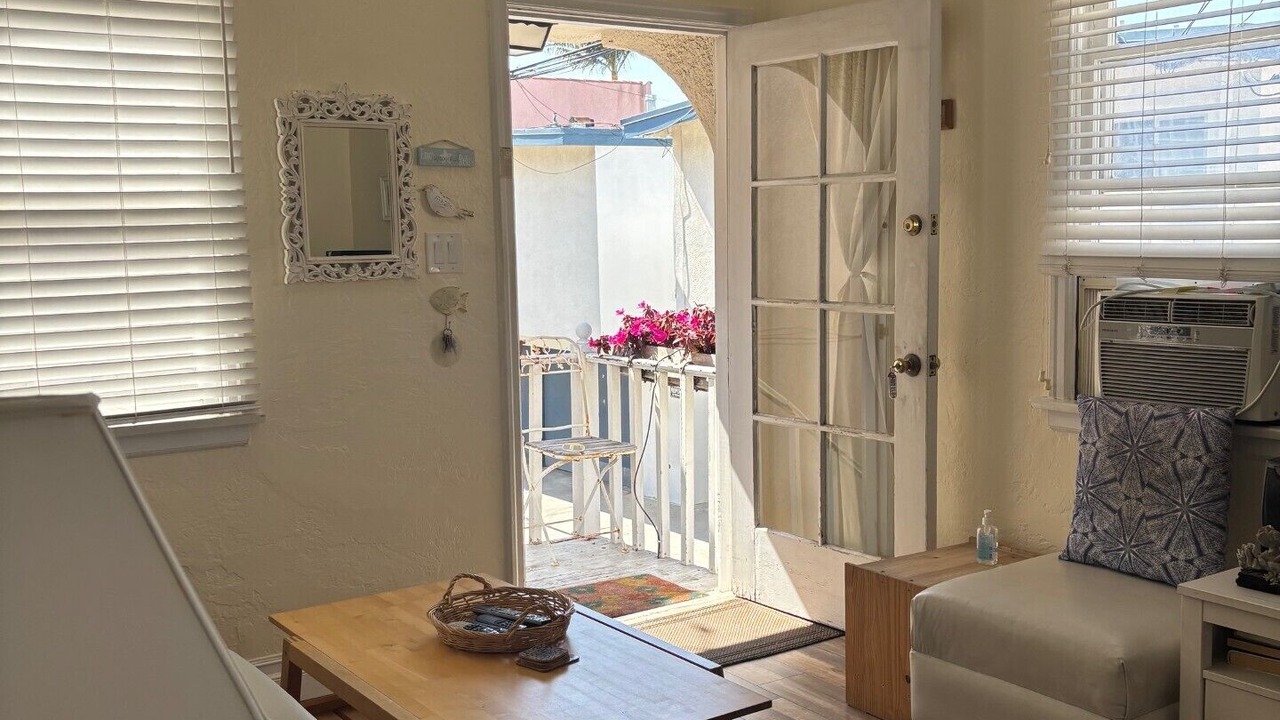 Photo of Livingroom in Belmont Shore