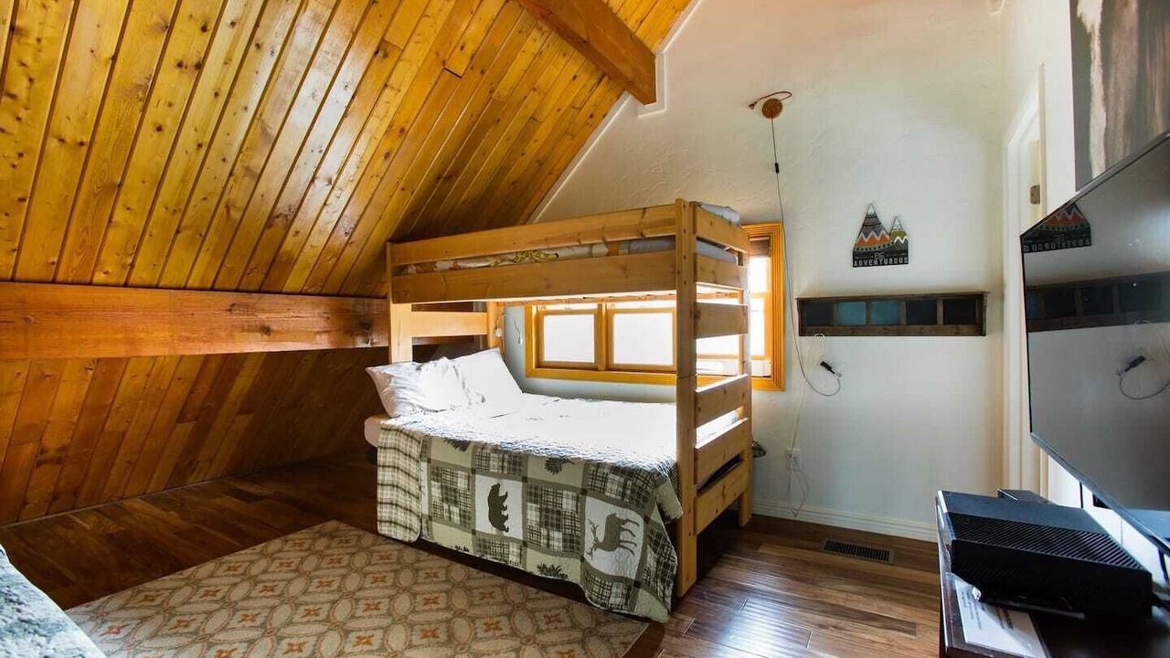 Photo of Bedroom in Highland Pines