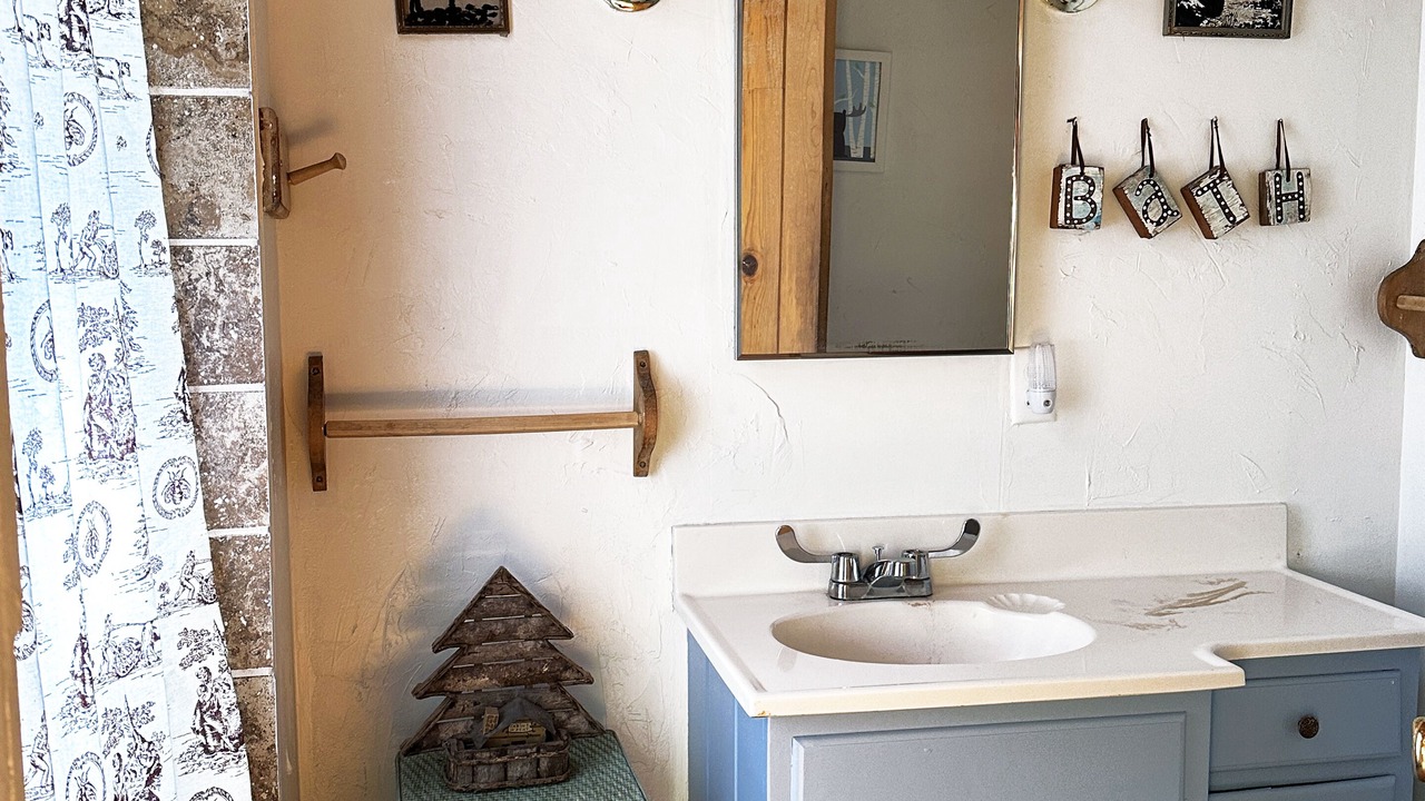 Photo of Bathroom in Pine Mountain Club