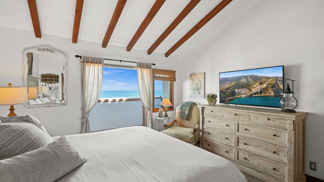 Photo of Bedroom in Avalon