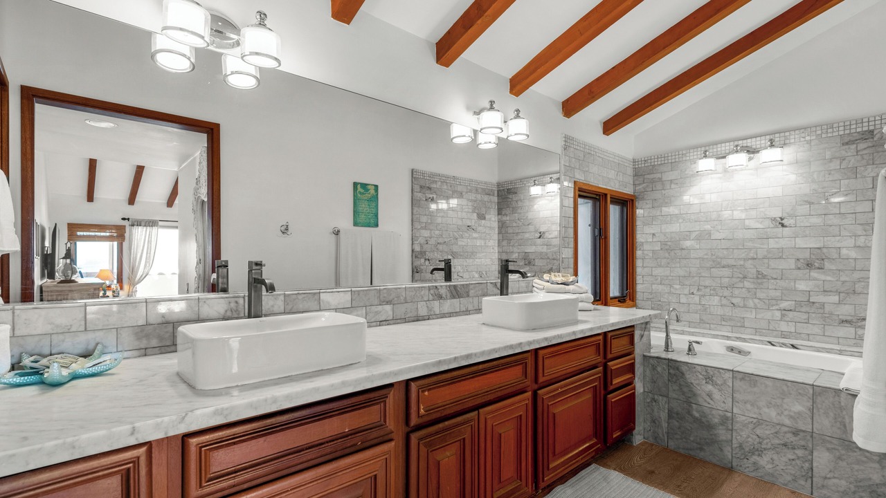 Photo of Bathroom in Avalon