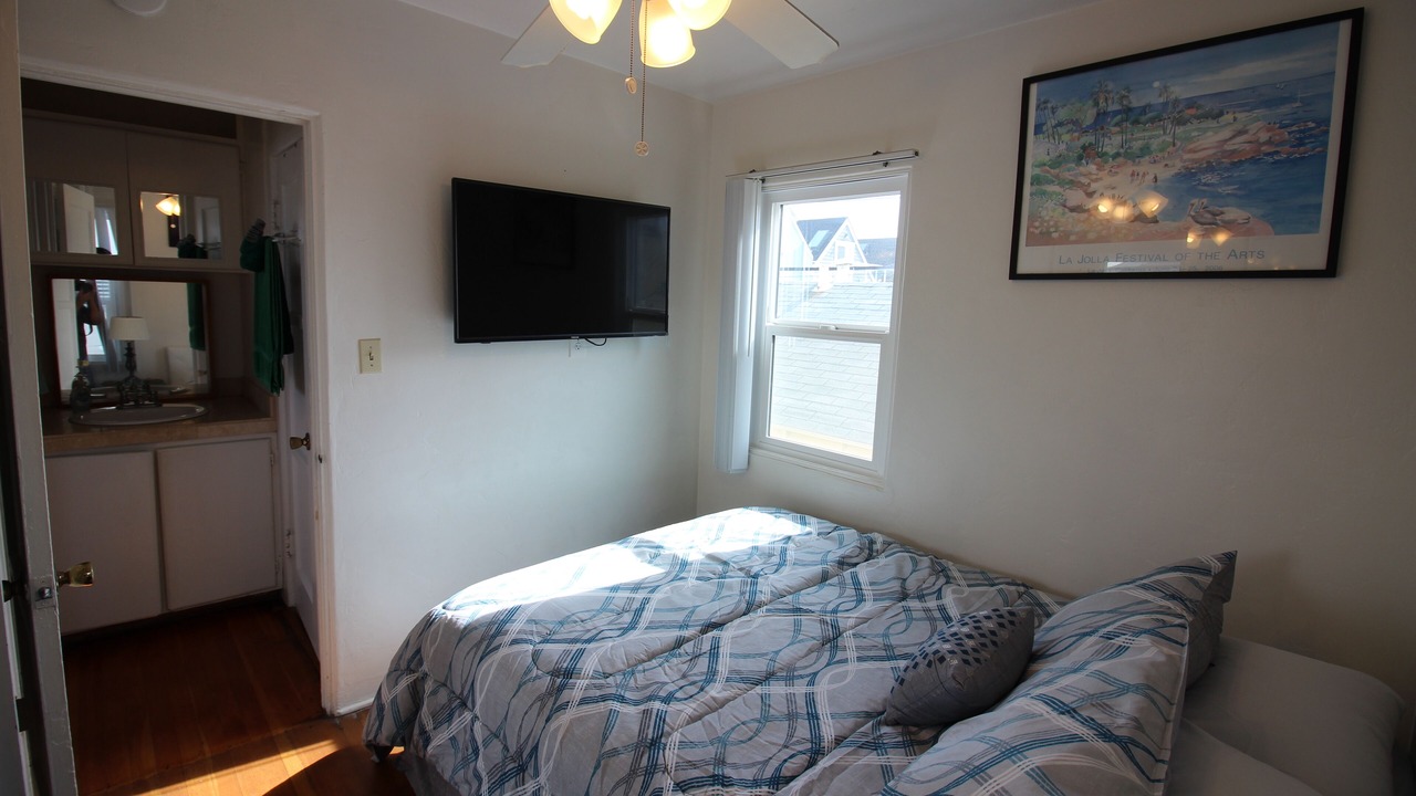 Photo of Bedroom in Mission Beach