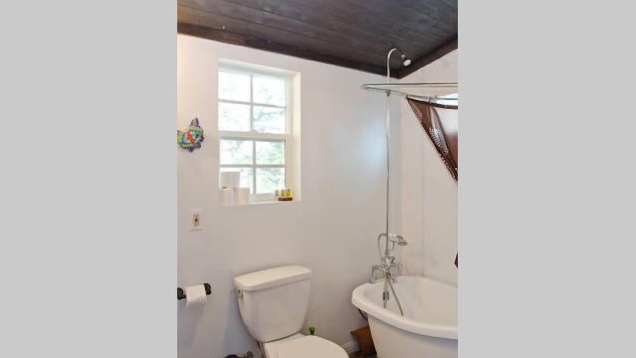 Photo of Bathroom in Hollywood Hills West