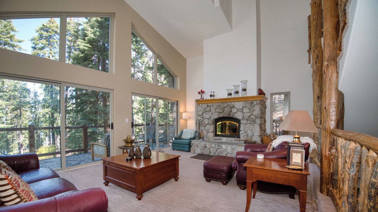 Photo of Livingroom in Fallen Leaf