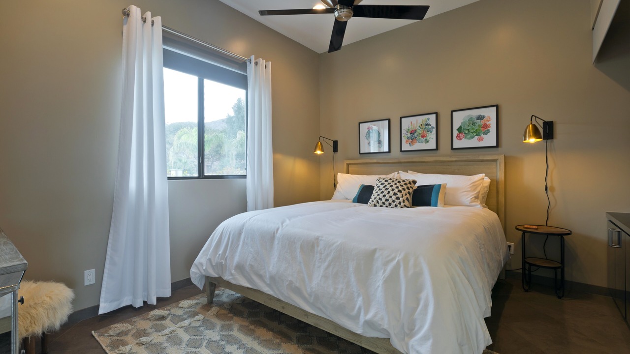 Photo of Bedroom in Racquet Club West