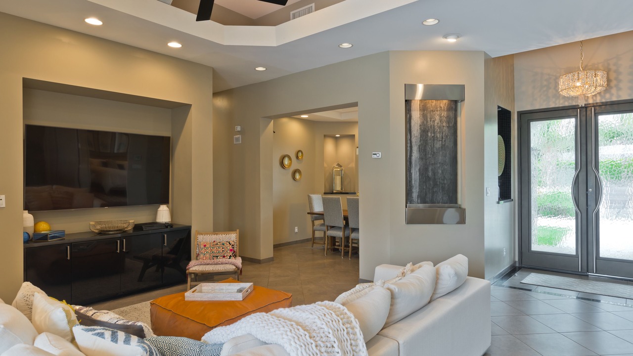 Photo of Livingroom in Racquet Club West