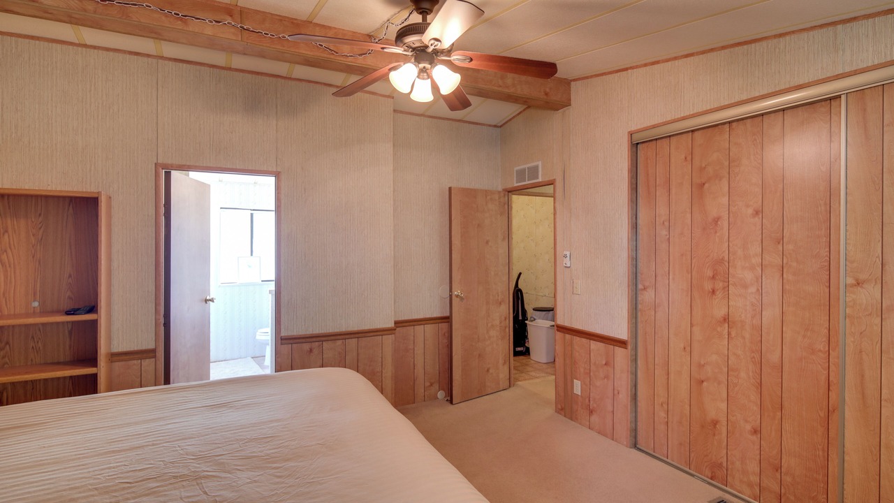 Photo of Bedroom in Holiday Shores