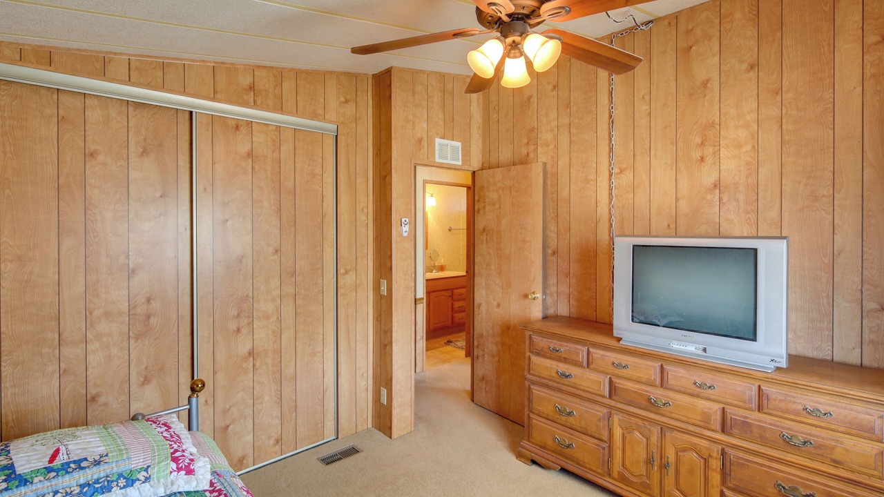 Photo of Bedroom in Holiday Shores