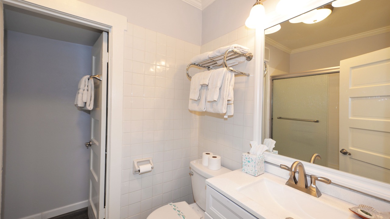Photo of Bathroom in Avalon