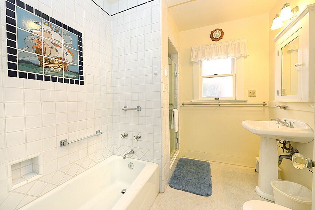 Photo of Bathroom in Avalon