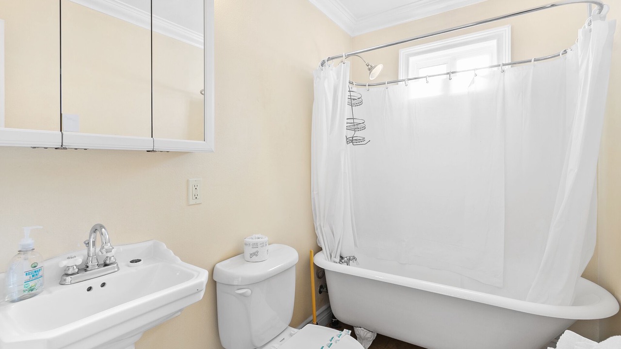 Photo of Bathroom in Avalon