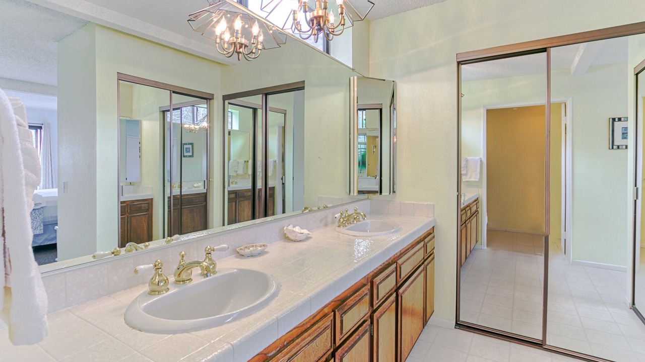 Photo of Bathroom in Avalon
