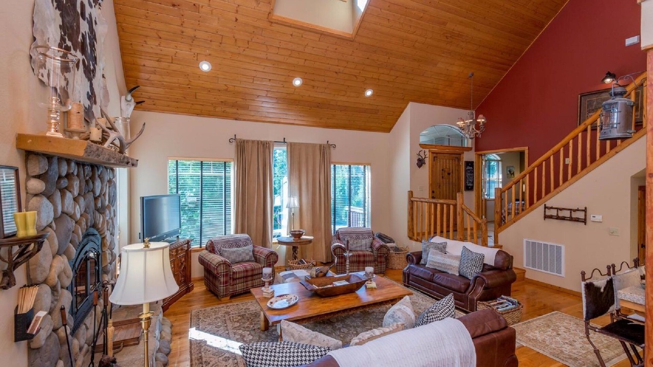 Photo of Livingroom in Shaver Lake