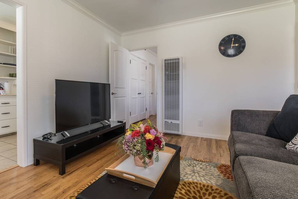 Photo of Livingroom in Burbank