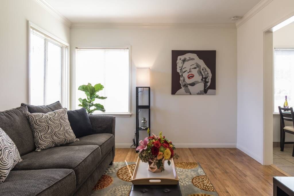 Photo of Livingroom in Burbank