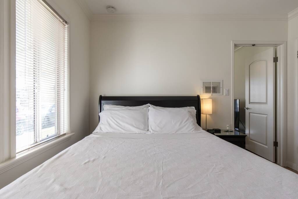 Photo of Bedroom in Burbank