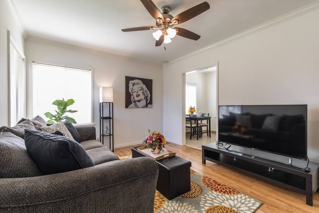 Photo of Livingroom in Burbank